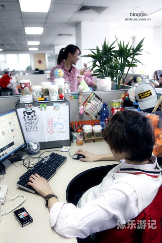 自拍 偷拍 亚洲 经典自拍与偷拍，亚洲经典文化中的自我表达与隐私边界探讨