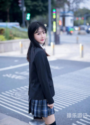 探索亚洲精品国产制服丝袜美腿的魅力