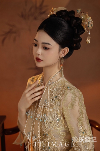 制服丝袜中文字幕久久久制服与丝袜的时尚搭配—探索中文字幕视频的时尚美学