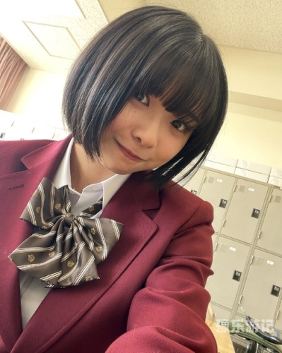 亚洲中文字幕制服自拍以下是一篇示例文章标题和内容
